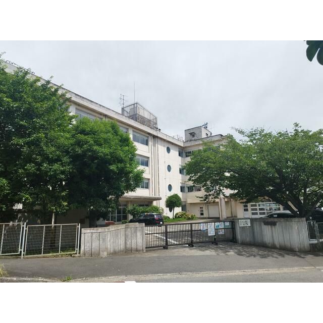 近くの藤沢市立小糸小学校まで450m（徒歩6分）
