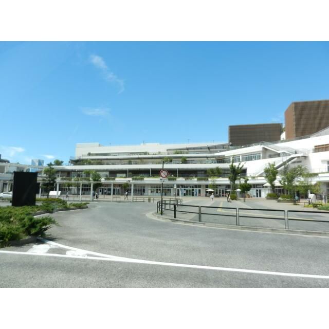 近くのテラスモール湘南まで800m（徒歩10分）