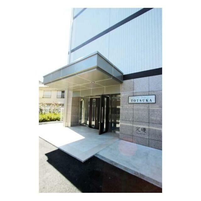 近くのファミリーマート 戸塚駅北店まで402m(徒歩6分)