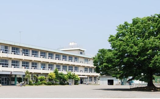 近くの小田原市立千代小学校まで919m(徒歩12分)