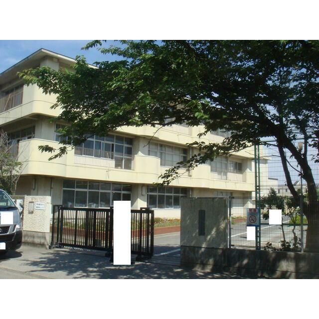 近くの藤沢市立鵠洋小学校まで1,502m(徒歩19分)