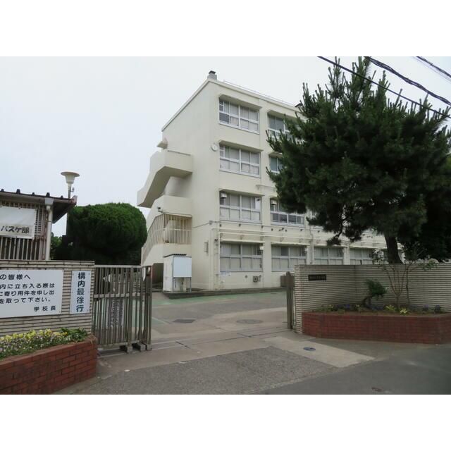 近くの横浜市立大正中学校まで559m（徒歩7分）