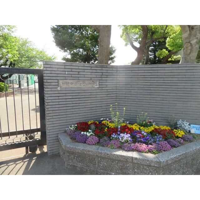 近くの横浜市立大正小学校まで477m（徒歩6分）