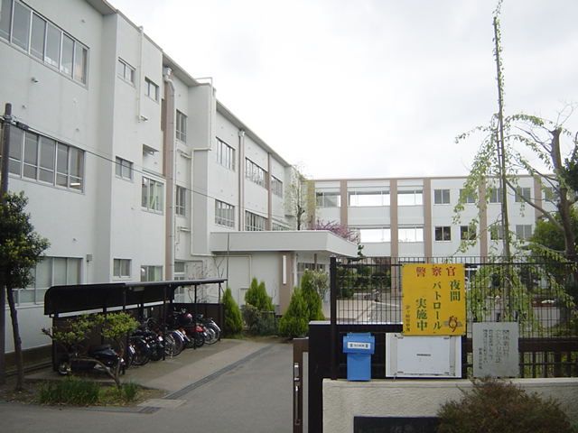 近くの柳島小学校まで50m（徒歩1分）