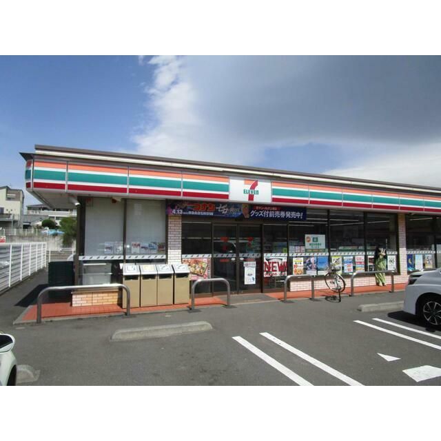 近くのセブンイレブン小田原上新田店まで423m(徒歩6分)