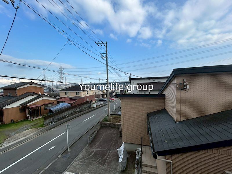 近くのよろずや本店まで375m(徒歩5分)