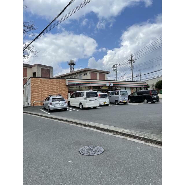 近くのセブンイレブン厚木飯山黄金原店まで61m(徒歩1分)