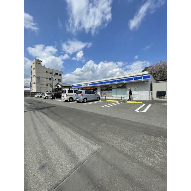 近くのローソン厚木飯山南店まで224m(徒歩3分)