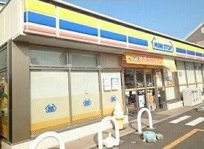 近くのミニストップまで190m（徒歩3分）