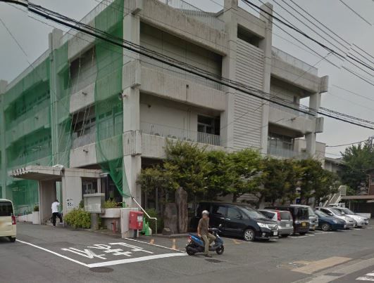 近くの開成町役場まで447m（徒歩6分）