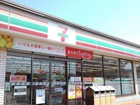 近くのセブンイレブンまで570m（徒歩8分）