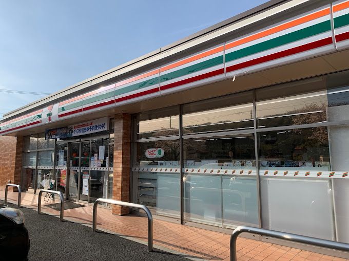近くのセブンイレブン 秦野出雲大社入口店まで542m（徒歩7分）