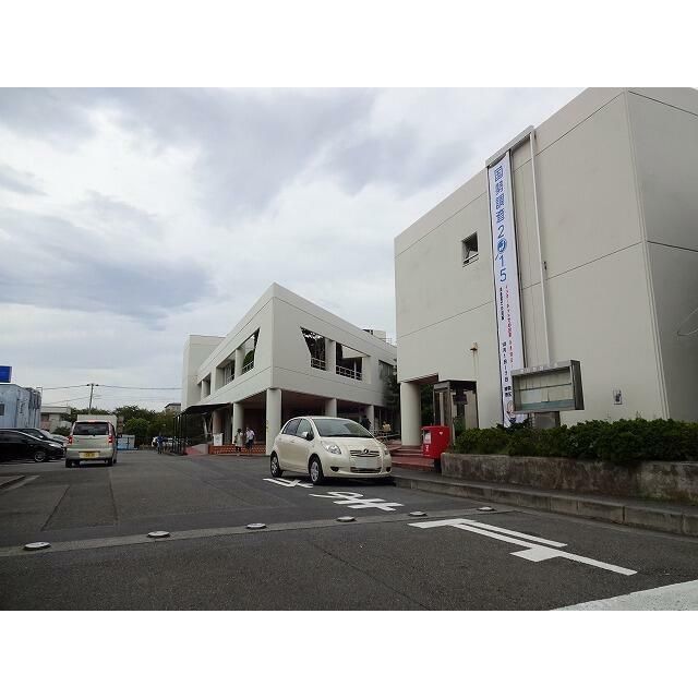 近くの寒川町役場まで612m（徒歩8分）