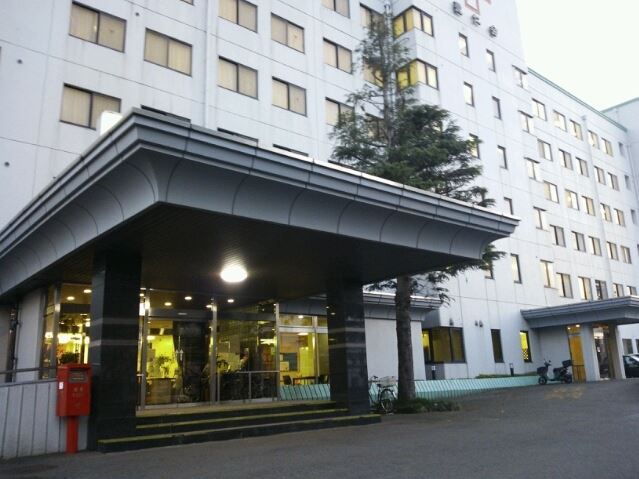 近くの栄聖仁会病院まで583m（徒歩8分）