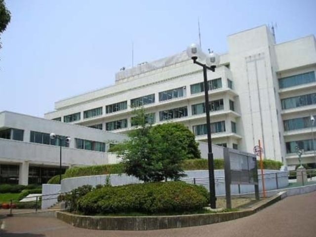 近くの市役所まで900m（徒歩12分）