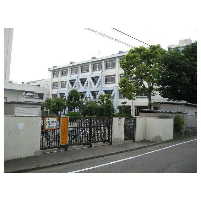 近くの藤沢市立湘南台小学校まで611m(徒歩8分)