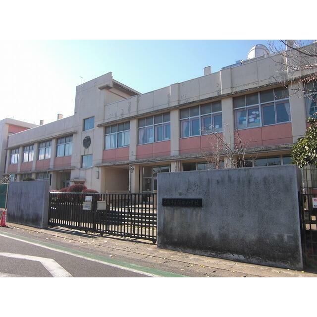 近くの大和市立引地台中学校まで1,150m(徒歩15分)
