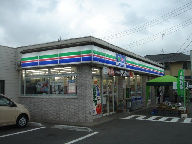 近くのスリーエフ下戸田店まで886m（徒歩12分）