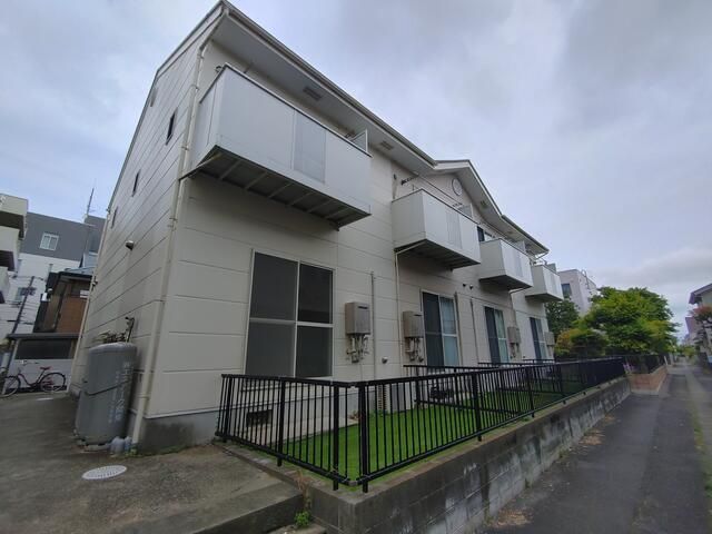 近くのスリーエフ 厚木中央店まで259m（徒歩4分）