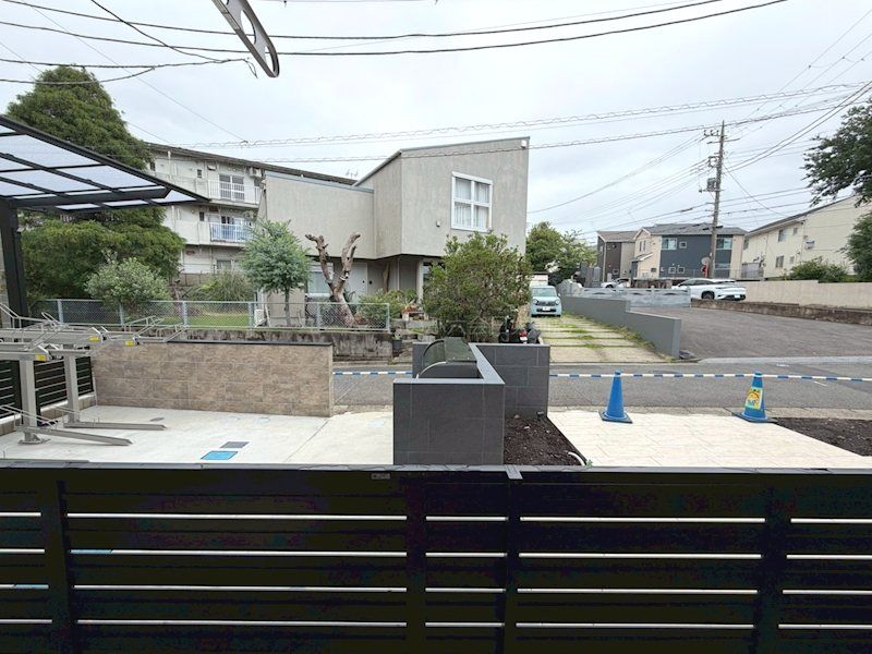 近くの藤沢市立富士見台小学校まで310m(徒歩4分)