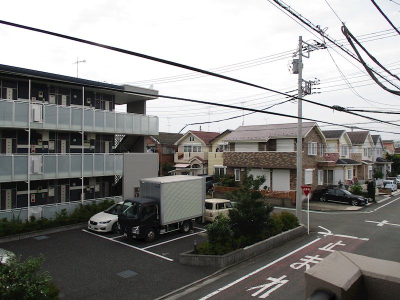 近くの藤沢市立石川小学校まで81m(徒歩2分)
