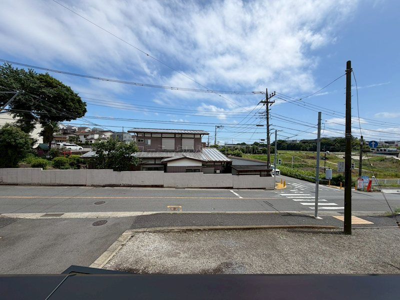 近くの藤沢市立富士見台小学校まで310m(徒歩4分)