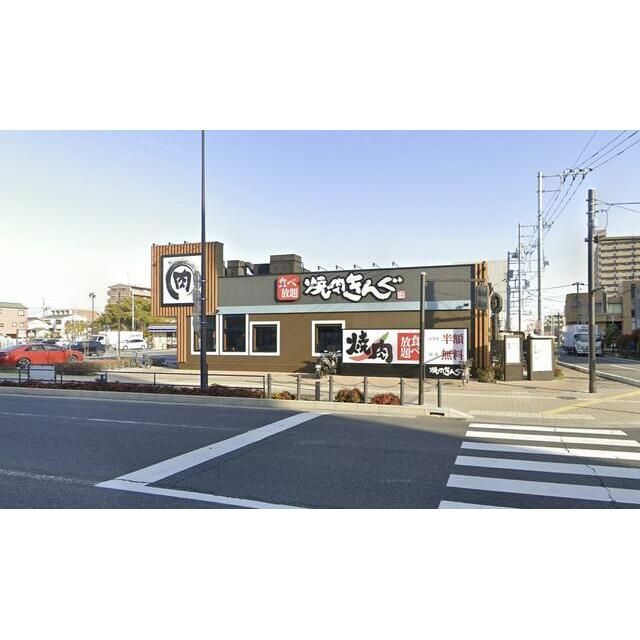 近くの焼肉キング・くら寿司まで137m（徒歩2分）