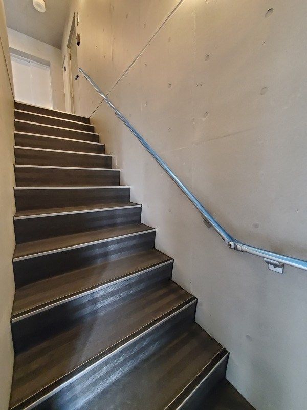 近くのローソンストア100 平塚明石店まで132m（徒歩2分）