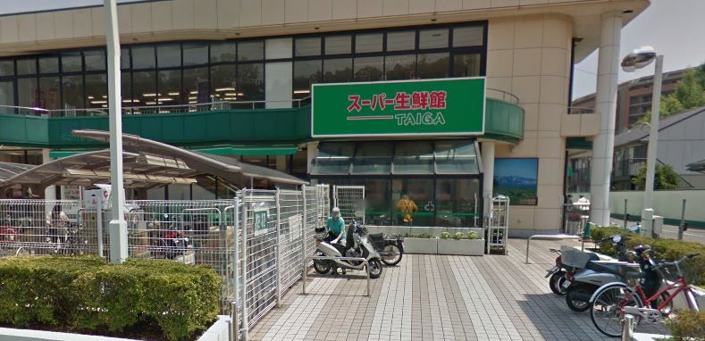 近くのスーパーTAIGA岡津店まで371m（徒歩5分）
