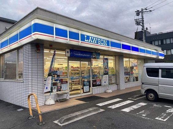 近くのローソン横浜金井店まで355m(徒歩5分)