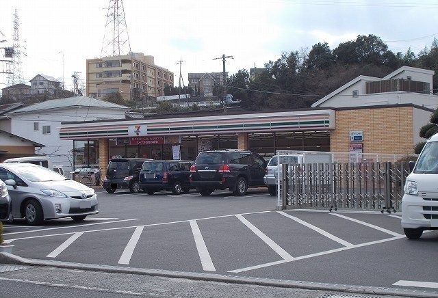 近くのセブンイレブン多古店まで400m(徒歩5分)