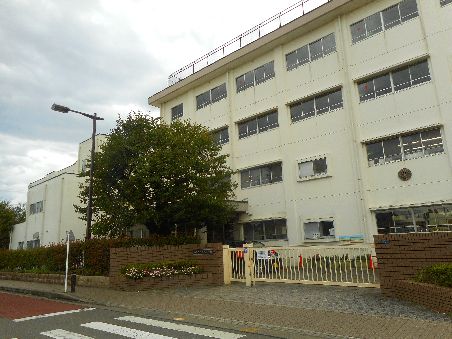 近くの平塚市立神田小学校まで544m(徒歩7分)