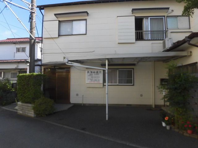 近くの南湖診療所まで135m（徒歩2分）