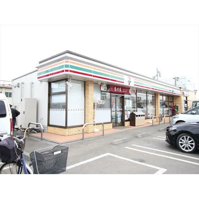 近くの厚木市立依知中学校まで275m（徒歩4分）