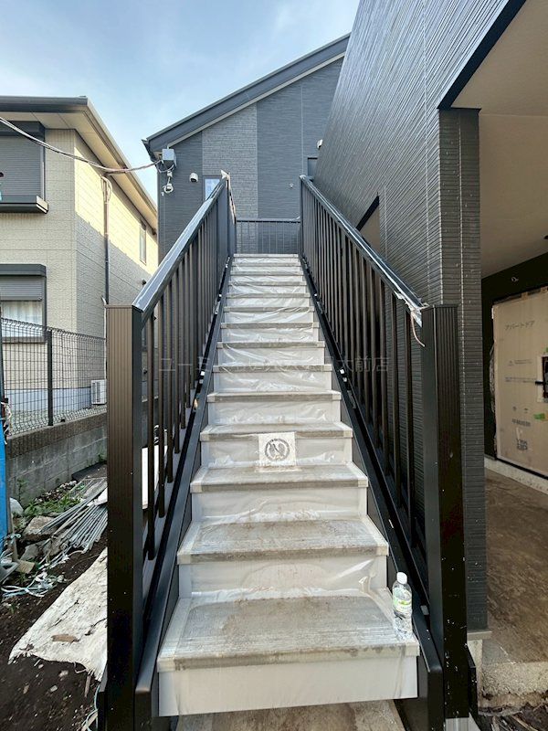 近くの藤沢市立大越小学校まで123m（徒歩2分）