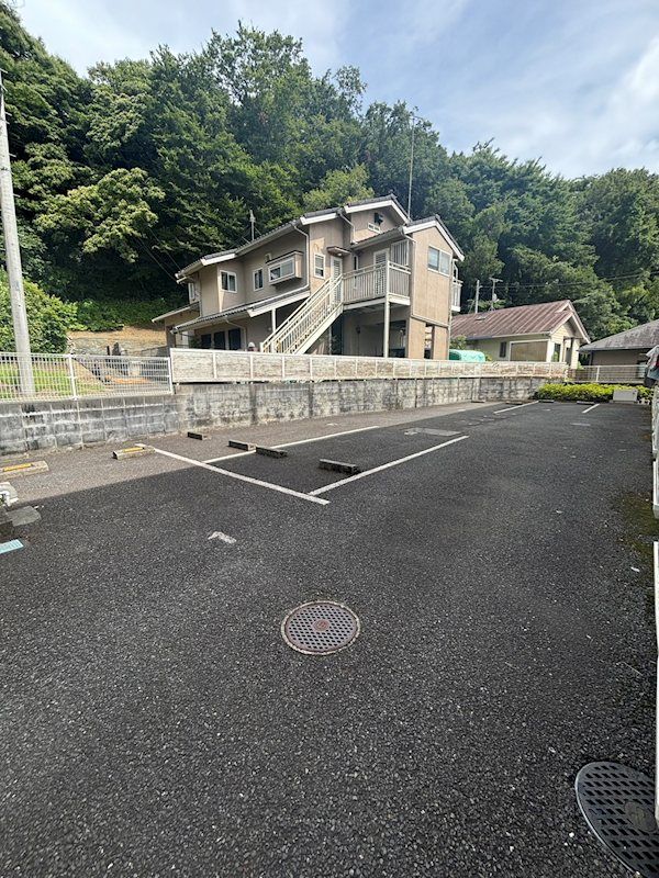近くのローソン・スリーエフ 国府津岡店まで607m（徒歩8分）