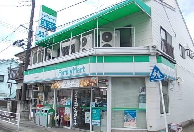 近くのファミリーマート蛍田店まで400m（徒歩5分）
