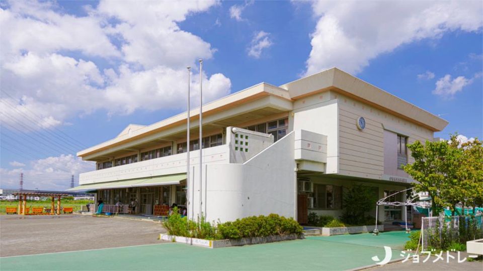 近くの伊勢原市立石田小学校まで1,012m(徒歩13分)