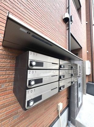 近くのファミリーマート 厚木岡田一丁目店まで224m（徒歩3分）