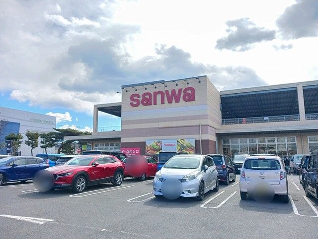近くのsanwaまで910m（徒歩12分）