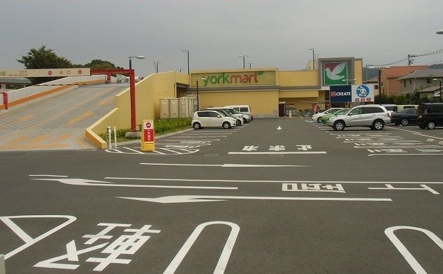 近くのヨークフーズまで800m(徒歩10分)