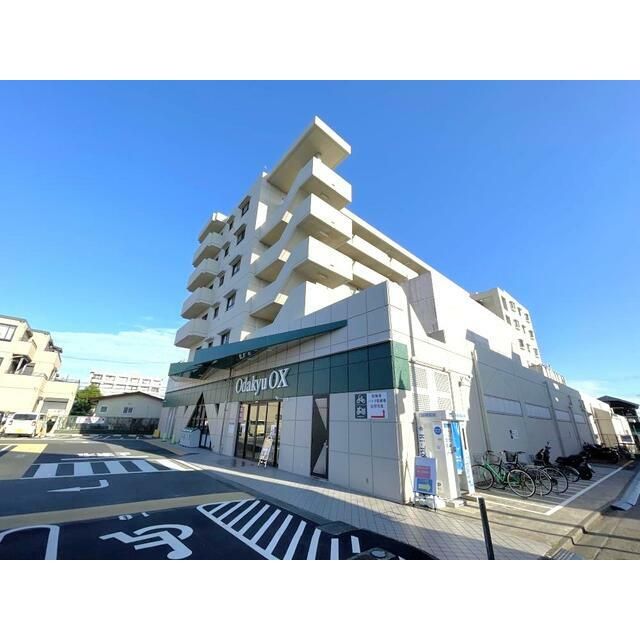 近くのOdakyuOX愛甲石田店まで67m（徒歩1分）