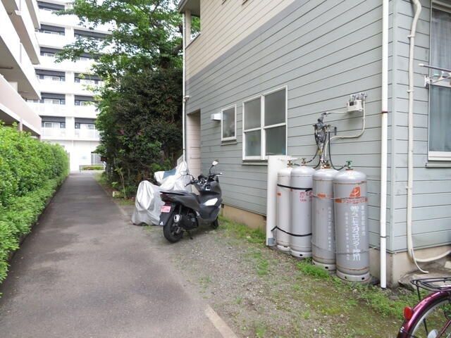 近くのローソンストア100 厚木水引店まで325m(徒歩5分)
