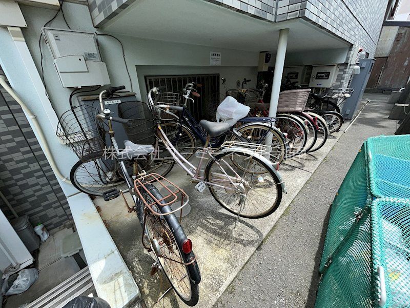 近くの駅前セブンイレブンまで80m(徒歩1分)