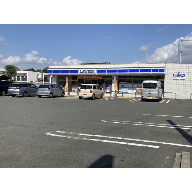 近くのローソン小田原酒匂店まで307m(徒歩4分)