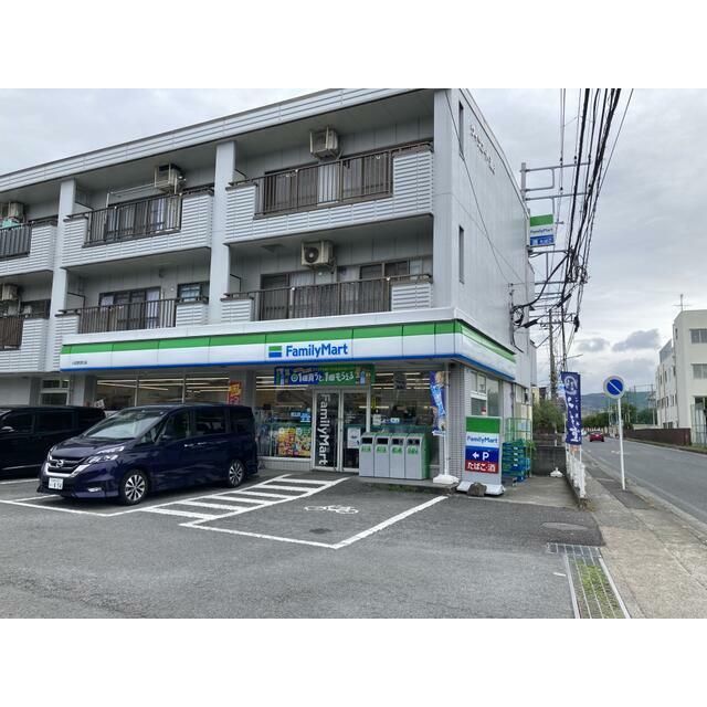 近くのファミリーマート小田原酒匂店まで444m(徒歩6分)
