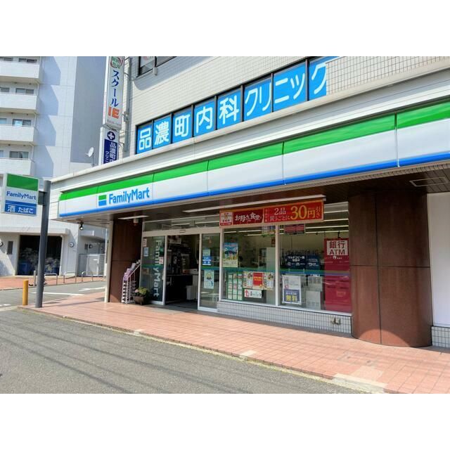 近くのファミリーマート東戸塚駅東口店まで390m(徒歩5分)