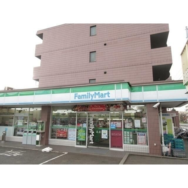 近くのファミリーマートまで601m(徒歩8分)