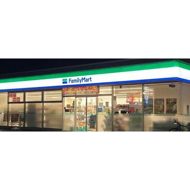 近くのファミリーマート鎌倉津店まで657m(徒歩9分)