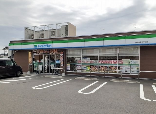 近くのファミリーマートまで850m(徒歩11分)